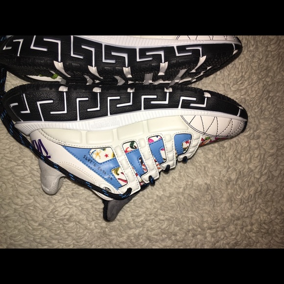 Versace - Picture 15 of 16